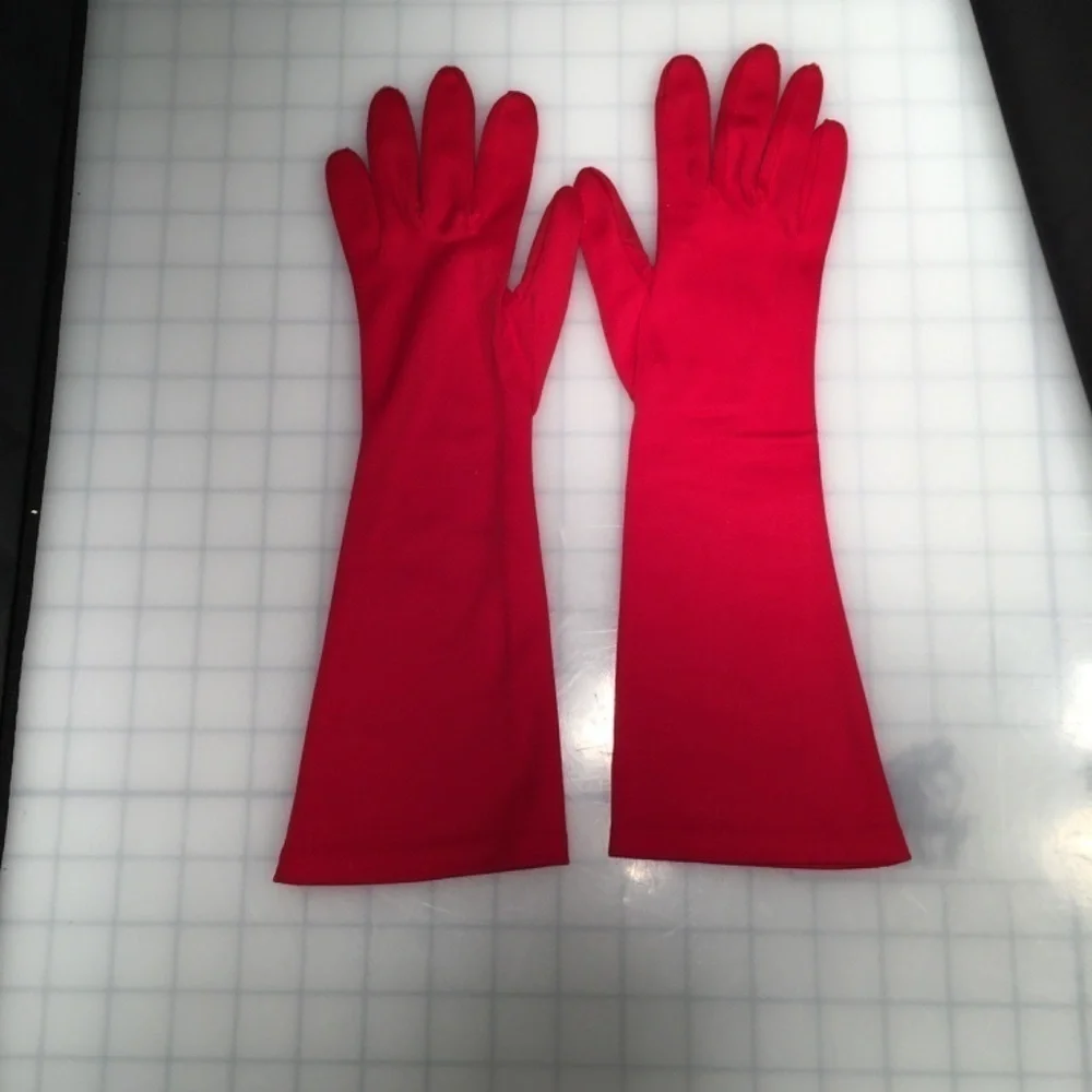 Unbranded cloth fabric gloves, women’s size medium, RED, pre-owned, EUC